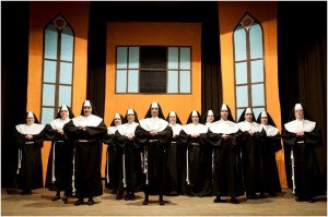 Gledališka skupina KD Svoboda Dol: Nune plešejo